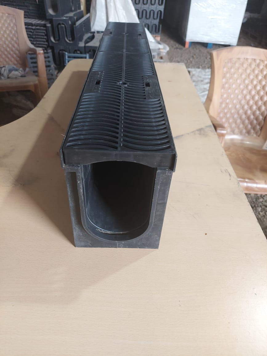 Industrial oil packaging unit