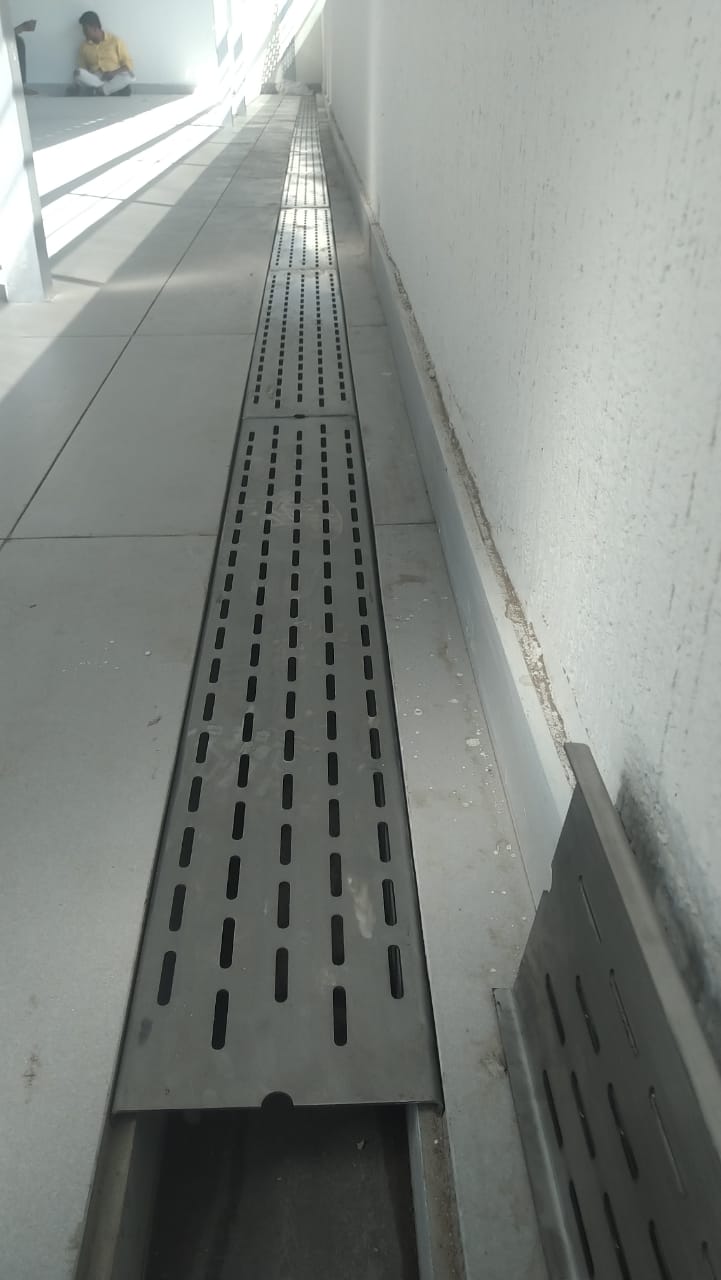 Oil storage facility