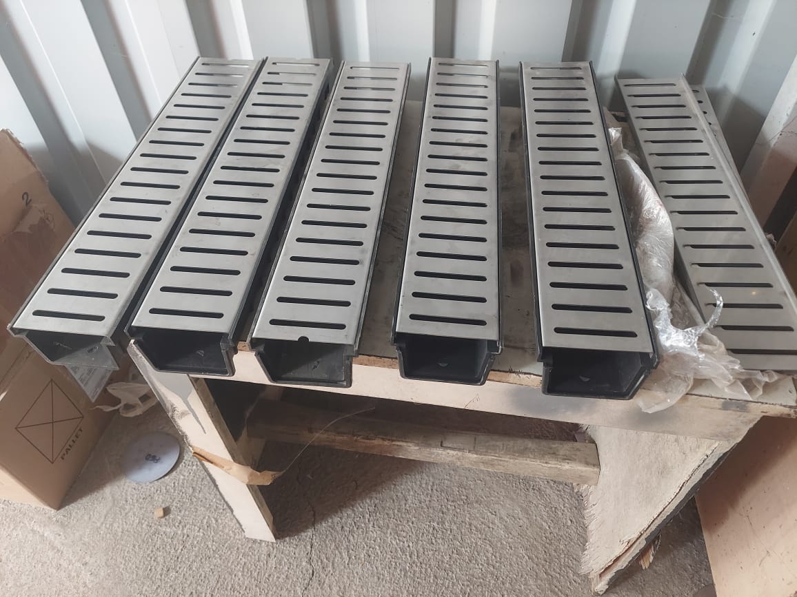 Industrial oil filling station